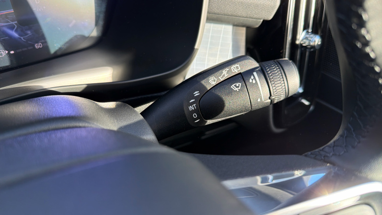 Volvo XC40 2.0 B3P Plus Dark 5dr Auto Petrol Estate